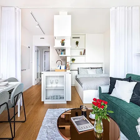 Days - Garage Parking - Balcony - Stylish براغ