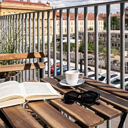 Days - With Garage Parking And Balcony Apartmán *