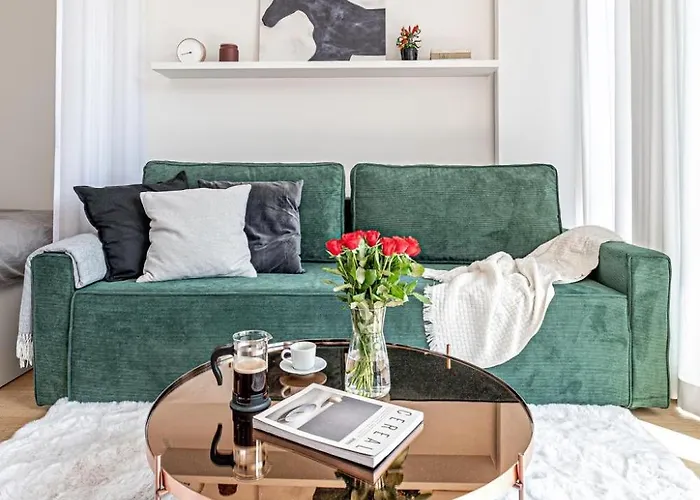 Days - With Garage Parking And Balcony *