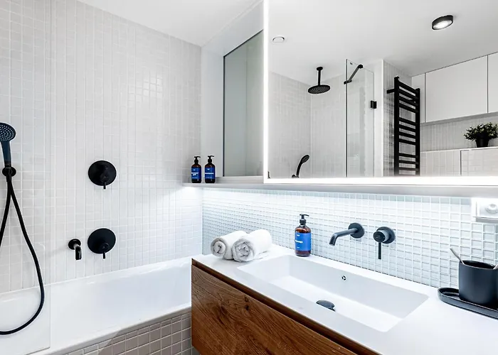 Days - With Garage Parking And Balcony * פראג