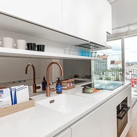 Apartment Days - Garage Parking - Balcony - Stylish *